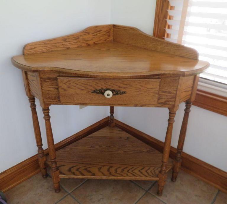 Auction Ohio Oak Corner Table