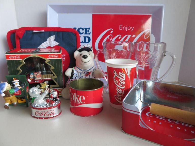 Auction Ohio Coca Cola Decor Collectibles