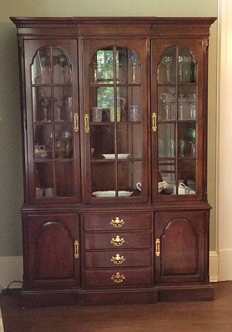 Auction Ohio Drexel China Cabinet