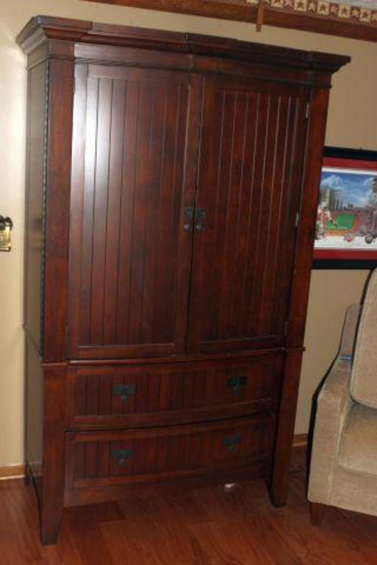 Auction Ohio Attractive TV Armoire