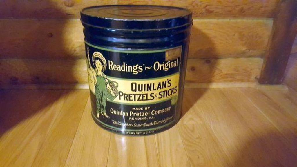 Auction Ohio VINTAGE QUINLANS PRETZELS TIN