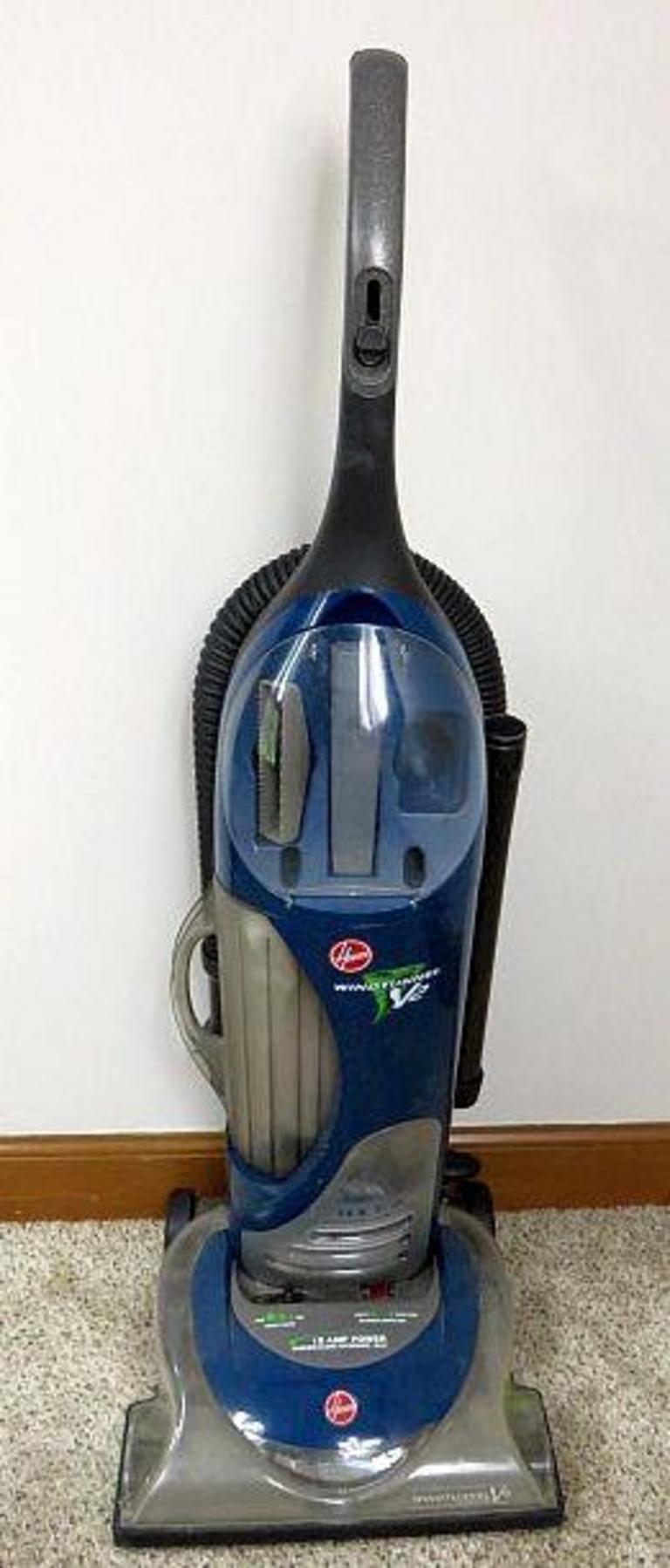 Auction Ohio | Hoover Vacuum Cleaner