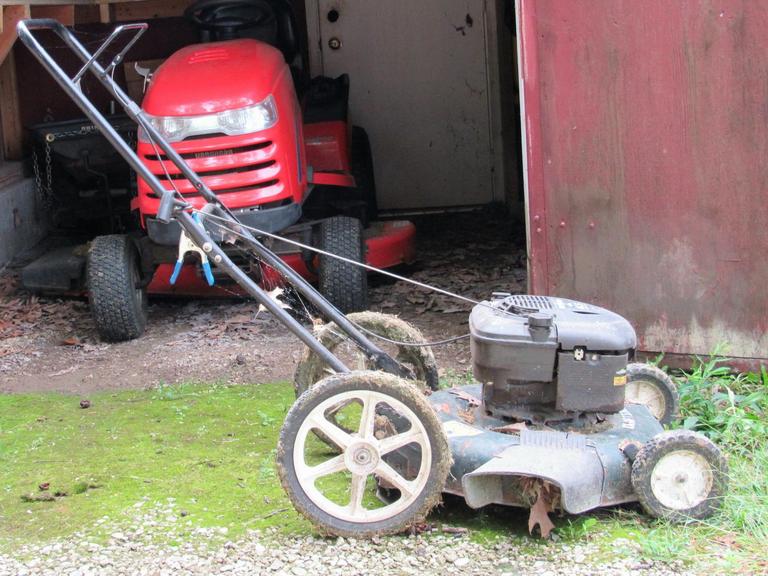 Lawn mower best sale with big wheels