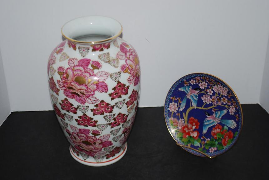 Auction Ohio Gold Imari Vase