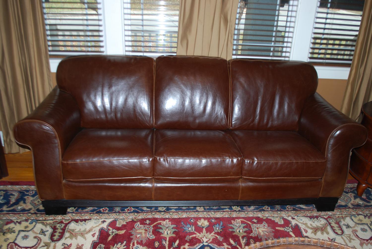 Divani Chateau Dax Leather Sofa.Auction Ohio Leather Brown Sofa