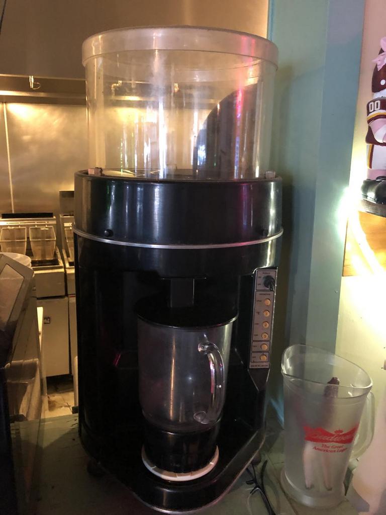 Auction Ohio Island Oasis Commercial Ice Shaver Blender