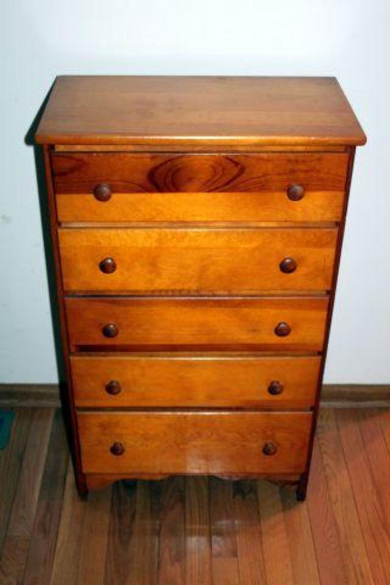 Auction Ohio Small Chest