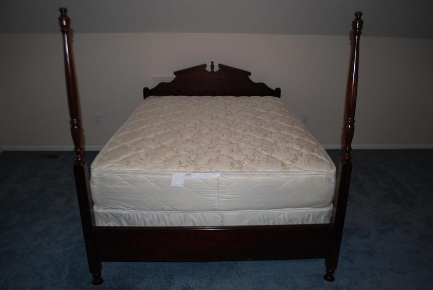 Queen anne deals 4 poster bed