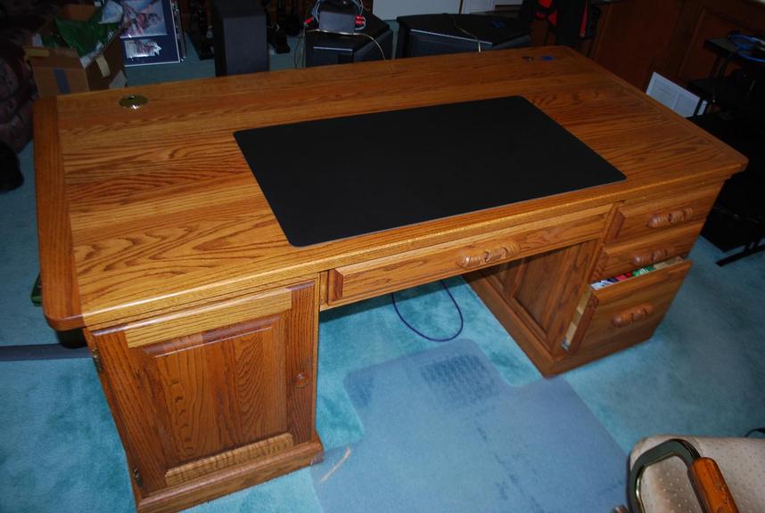 Auction Ohio Solid Oak Executive Desk