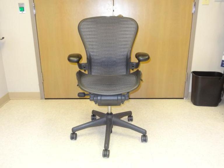 Herman miller aeron auction hot sale