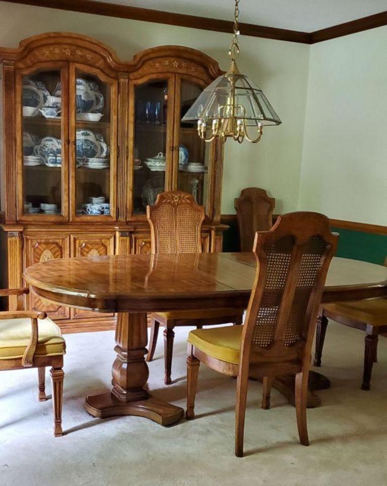 Auction Ohio Stanley Dining Table Set