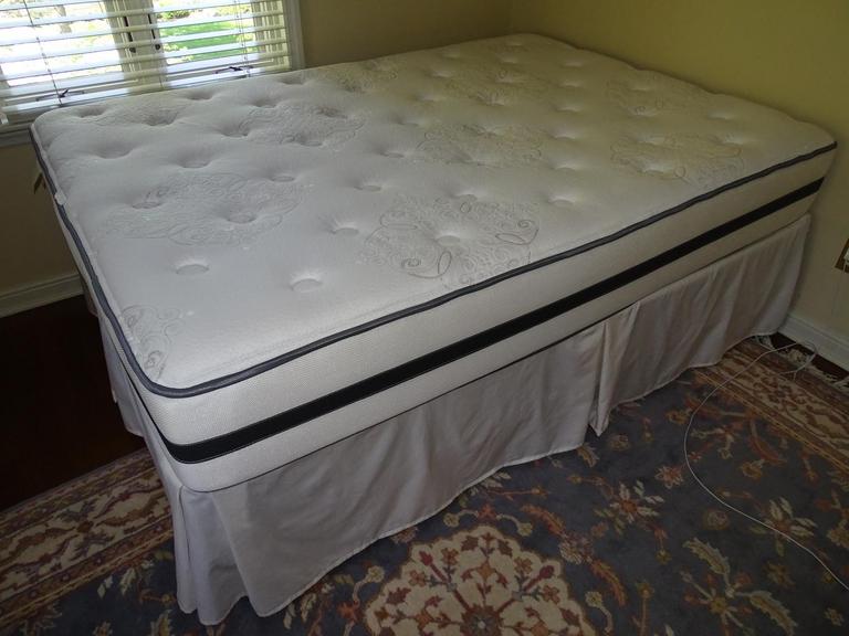 Auction Ohio Full Mattress & Box spring