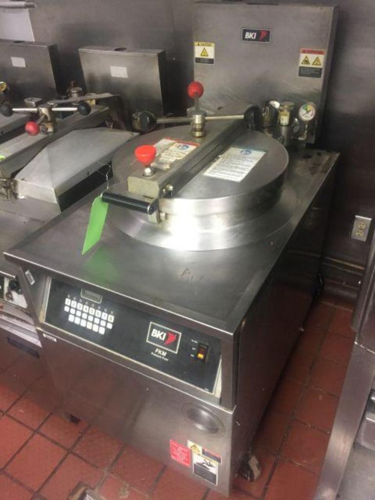Auction Ohio BKI FKGFC Pressure Fryer
