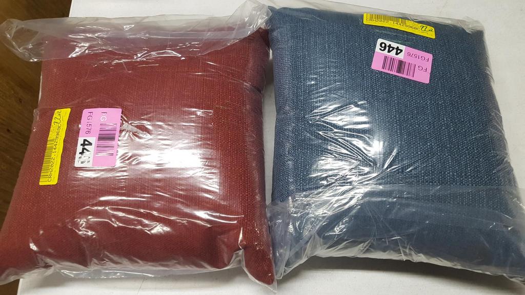 2 EMELINE THROW PILLOWS