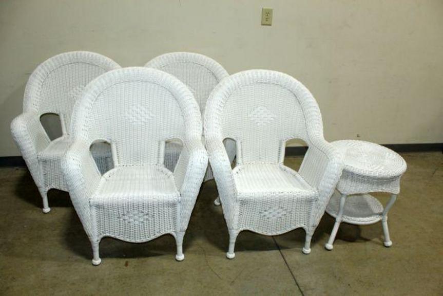 Auction Ohio Wicker Patio Grouping