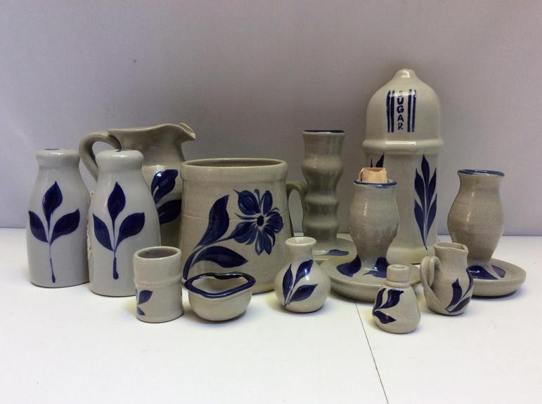 Auction Ohio Williamsburg Pottery