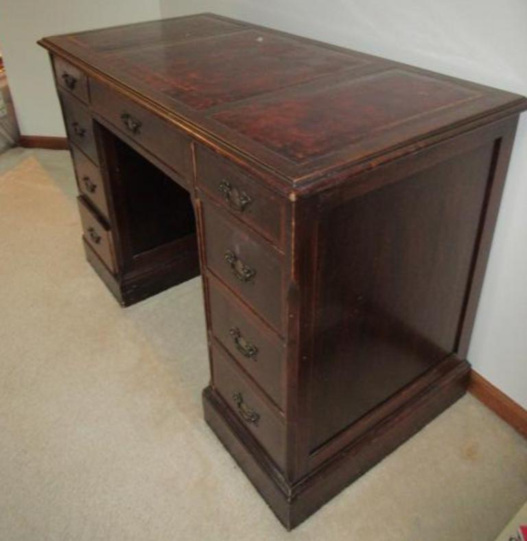 Vintage knee outlet hole desk