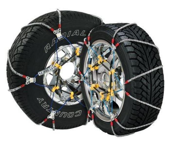 2 TIRE CHAINS