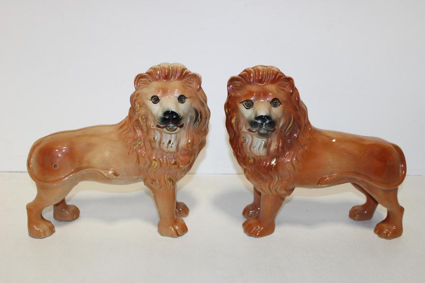 Auction Ohio Pair of Ceramic Lions
