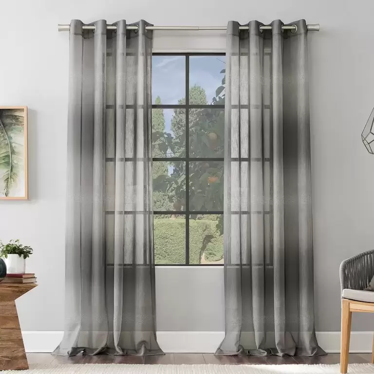 1 CURTAIN PANEL 52 X 84