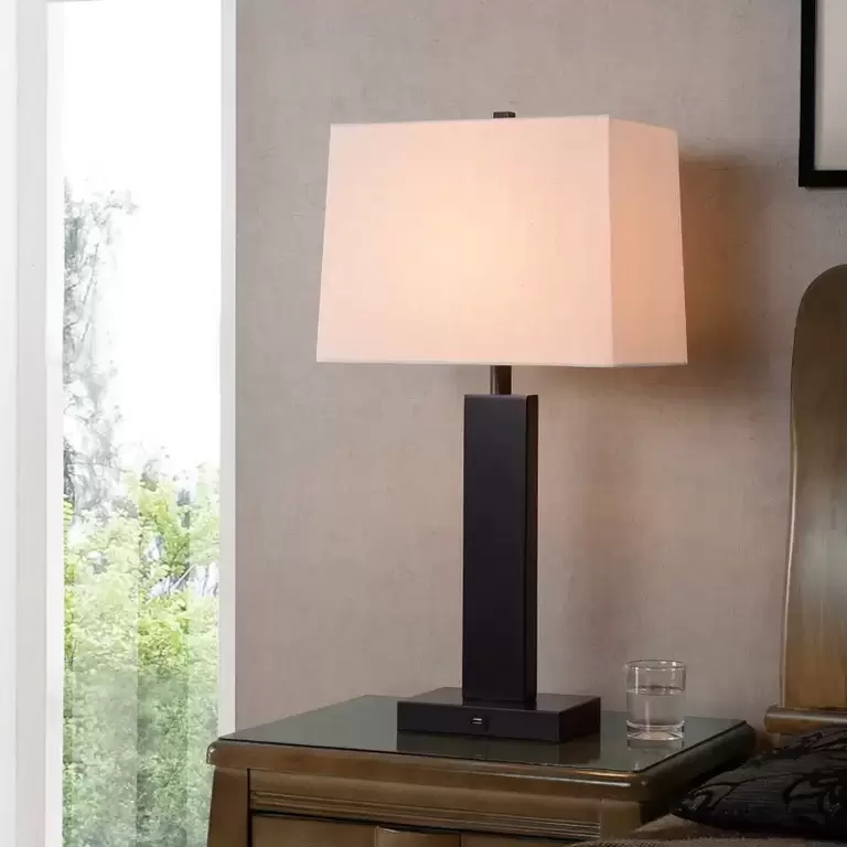 3 WAY TABLE LAMP W/ USB PORT
