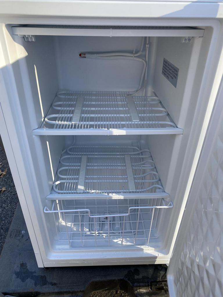 Auction Ohio Midea WHS109FW1 Upright Freezer, USED BUT VERY CLEAN