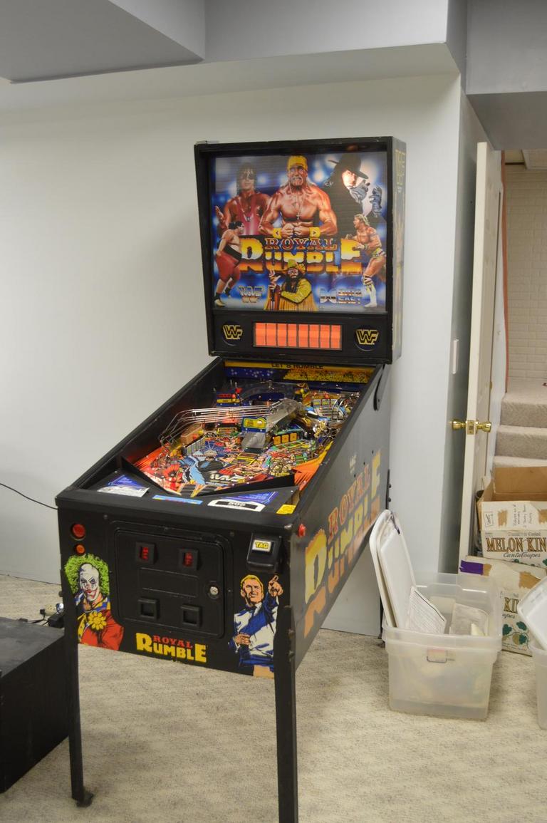 Auction Ohio PINBALL machineWWF!!!!!