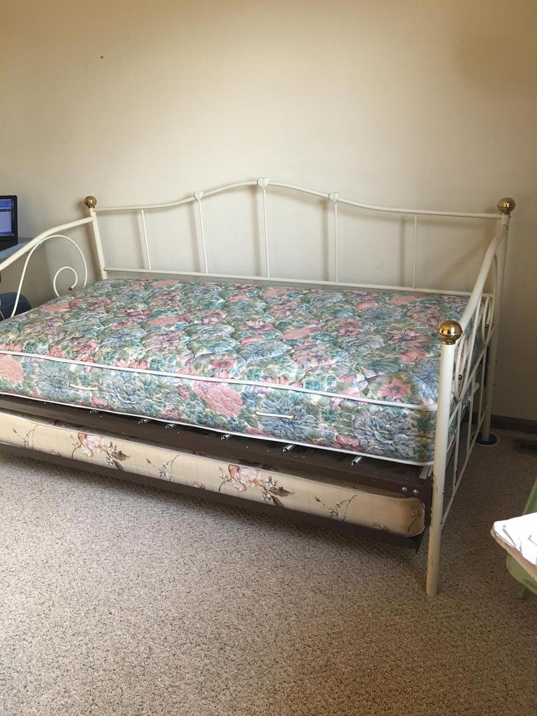 daybed with mattress included on Auction Ohio Daybed And Trundle
