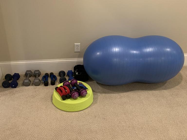 Auction Ohio Exercise Ball & Hand weights
