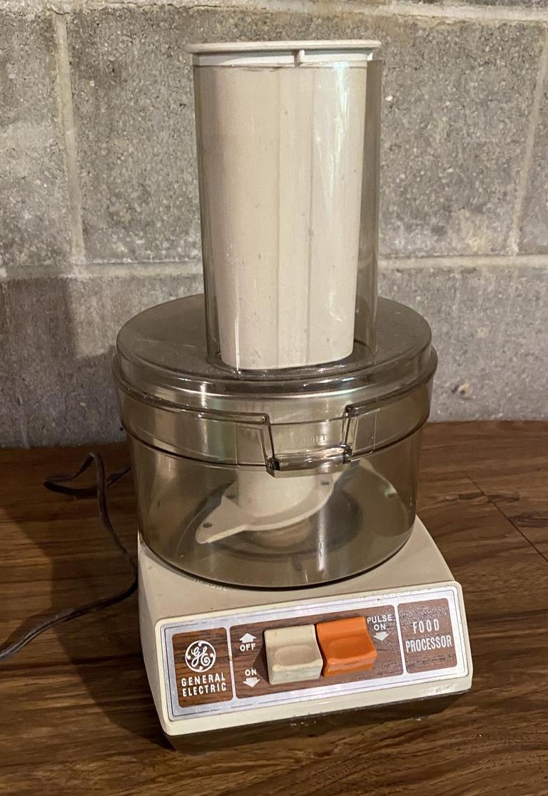 Auction Ohio VTG GE Food Processor