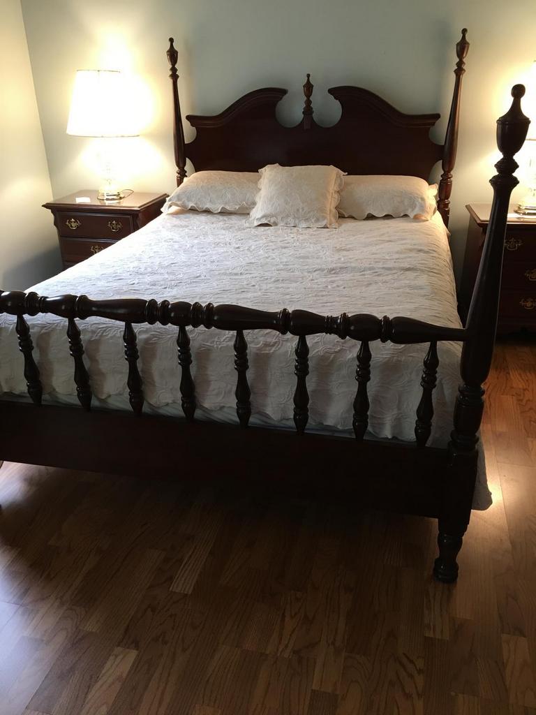 Queen anne deals 4 poster bed