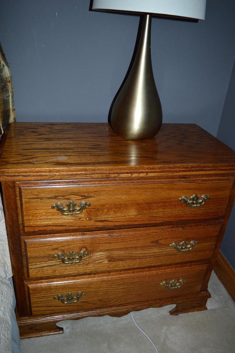 Auction Ohio Oak Nightstand Dresser