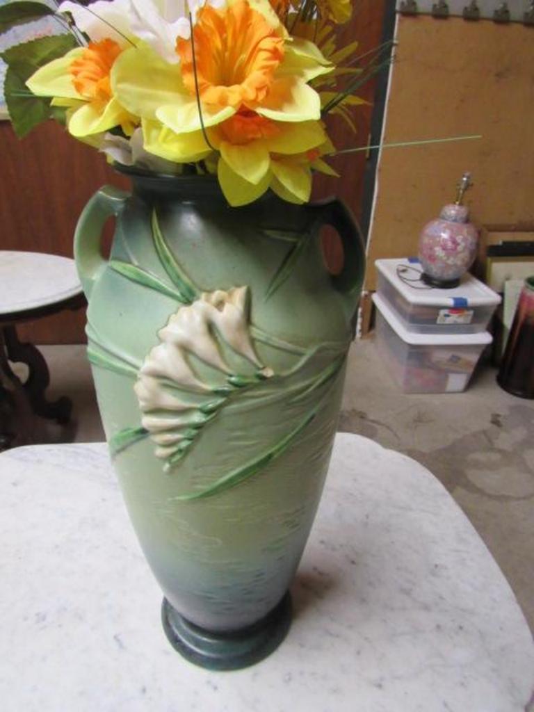 Auction Ohio | Roseville Vase