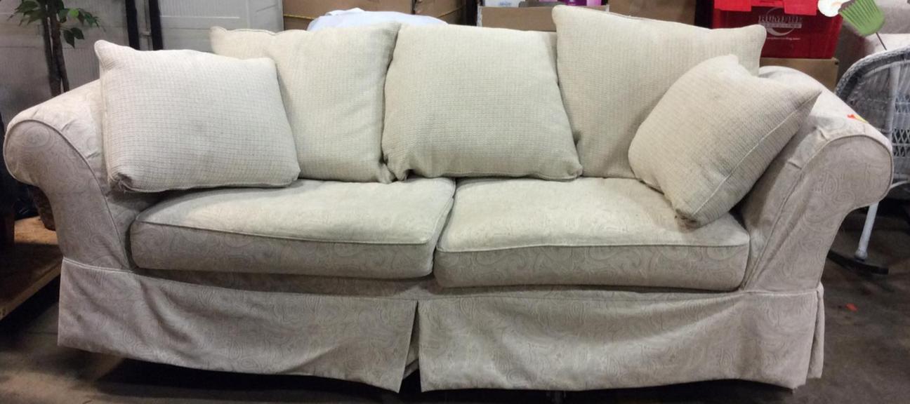 Auction Ohio Front Room Furnishings Sofa