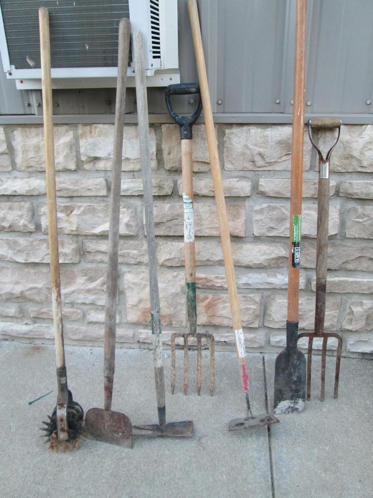 Auction Ohio Yard Tool Lot