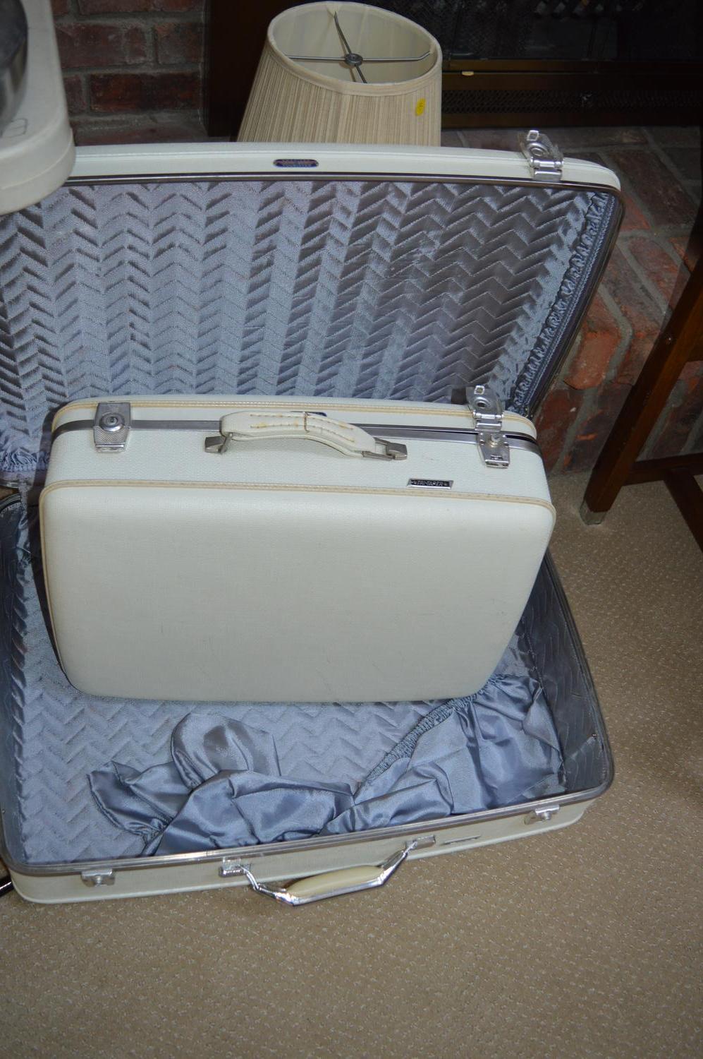 Vintage American Tourister Tri Taper Round Hat Box Carry on Suit Case