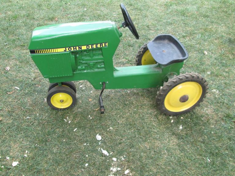 John deere hot sale pedal car