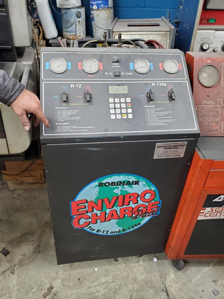 Auction Ohio Robinair AC Machine