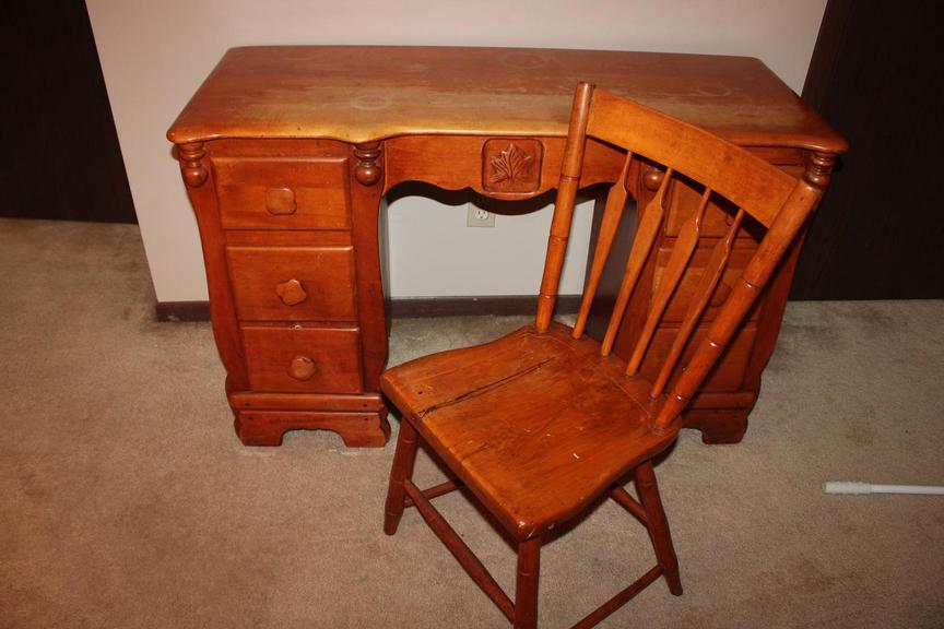 Auction Ohio Maple Desk & Chair