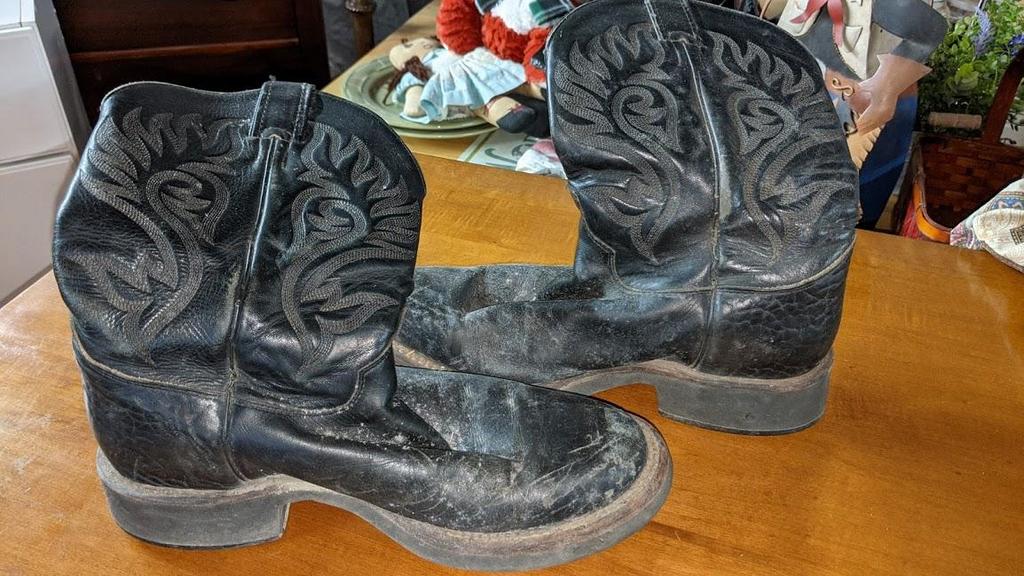 Auction Ohio Justin cowboy boots size 14