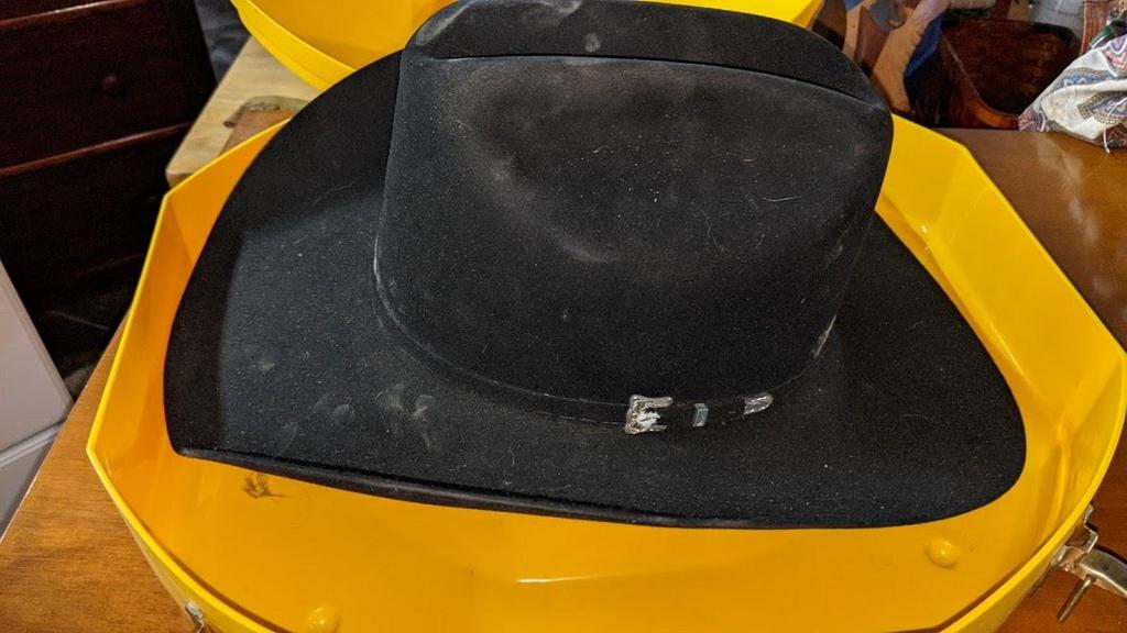 Auction Ohio Black Kendalls Western hat and box