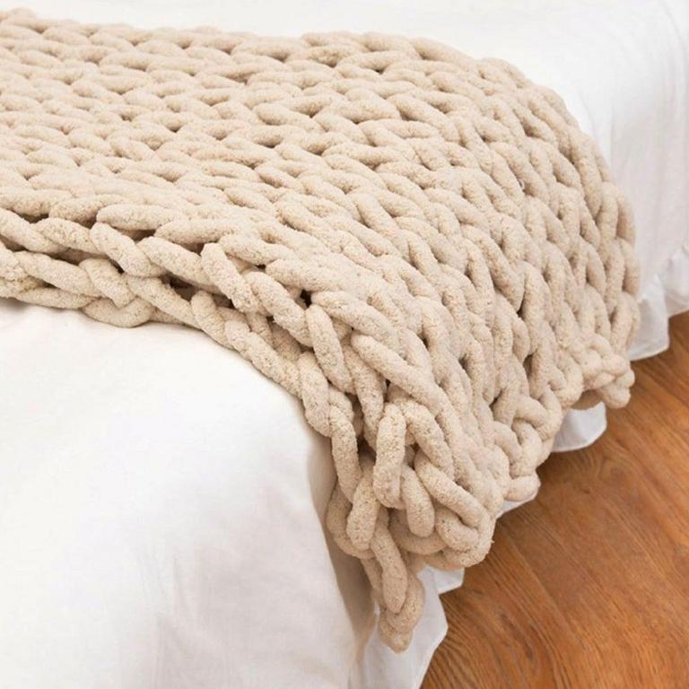 CHUNKY CHENILLE THROW