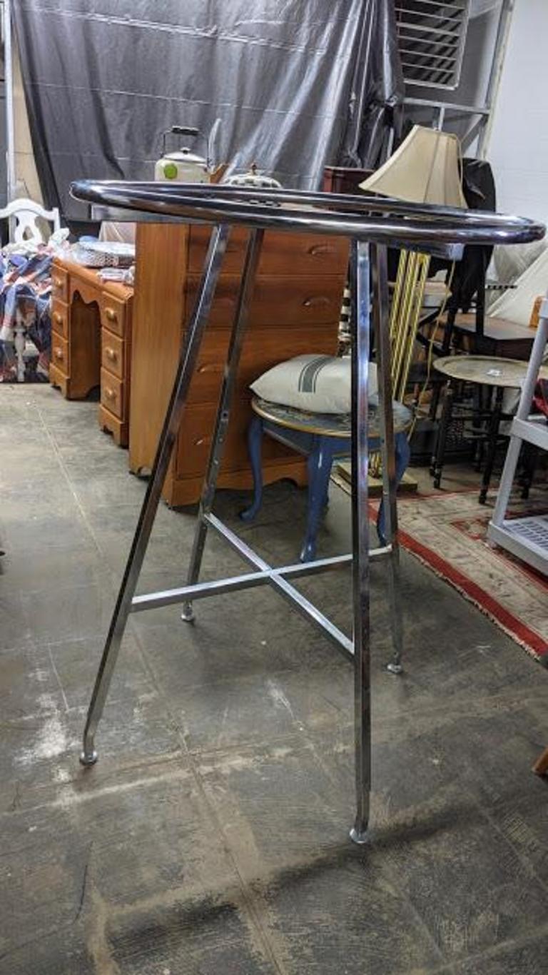 Auction Ohio ULINE clothing rack