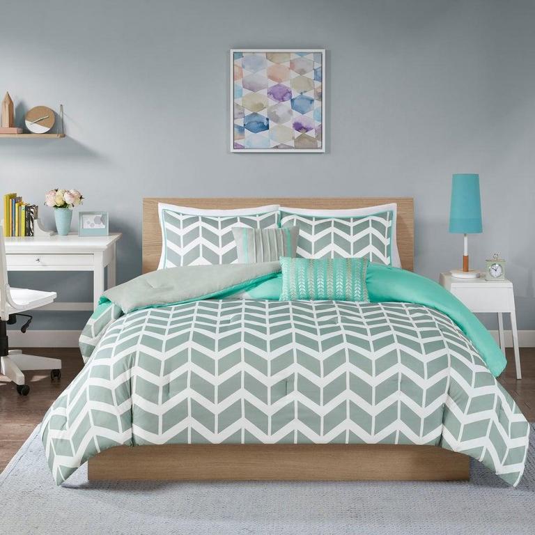 FULL/QUEEN COMFORTER