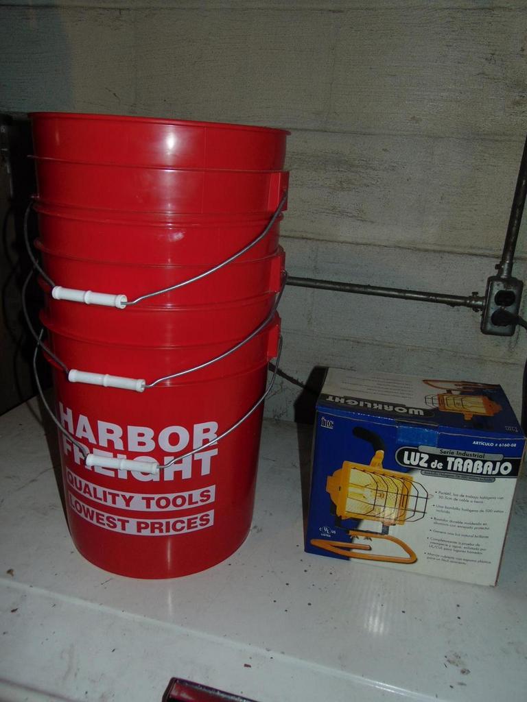 Auction Ohio Work Light & Buckets