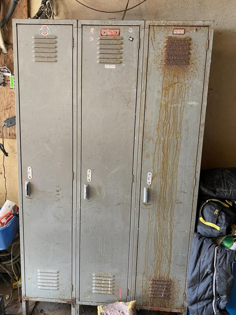 Auction Ohio Locker Set