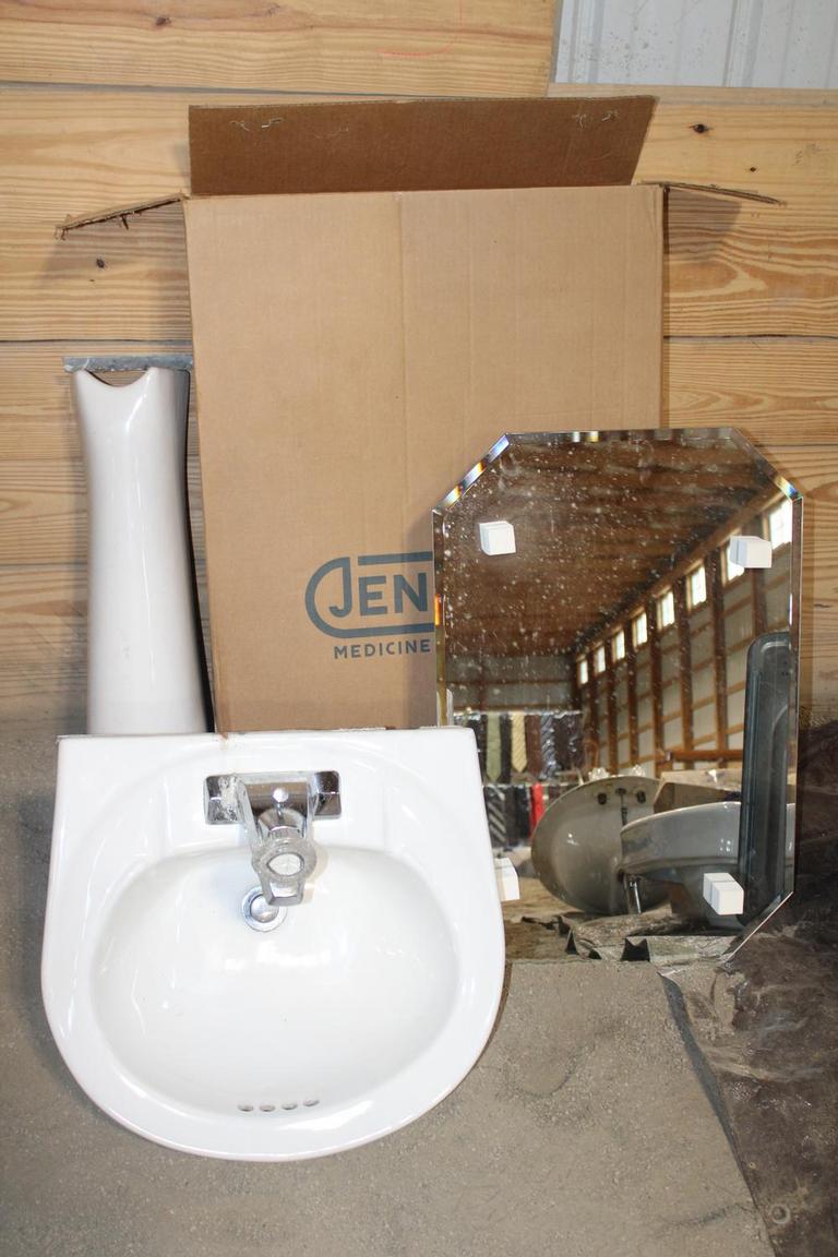 Auction Ohio Pedestal Sink & Mirror