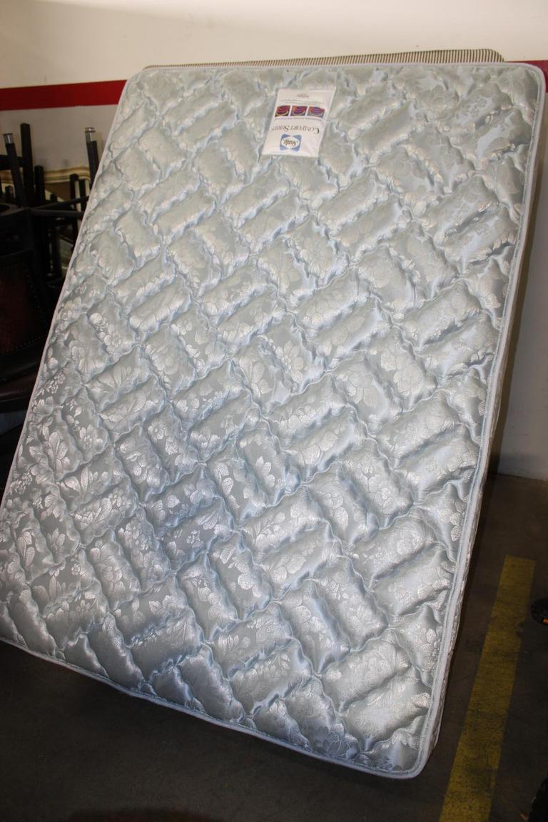 Auction Ohio Full Mattress & Box spring Set