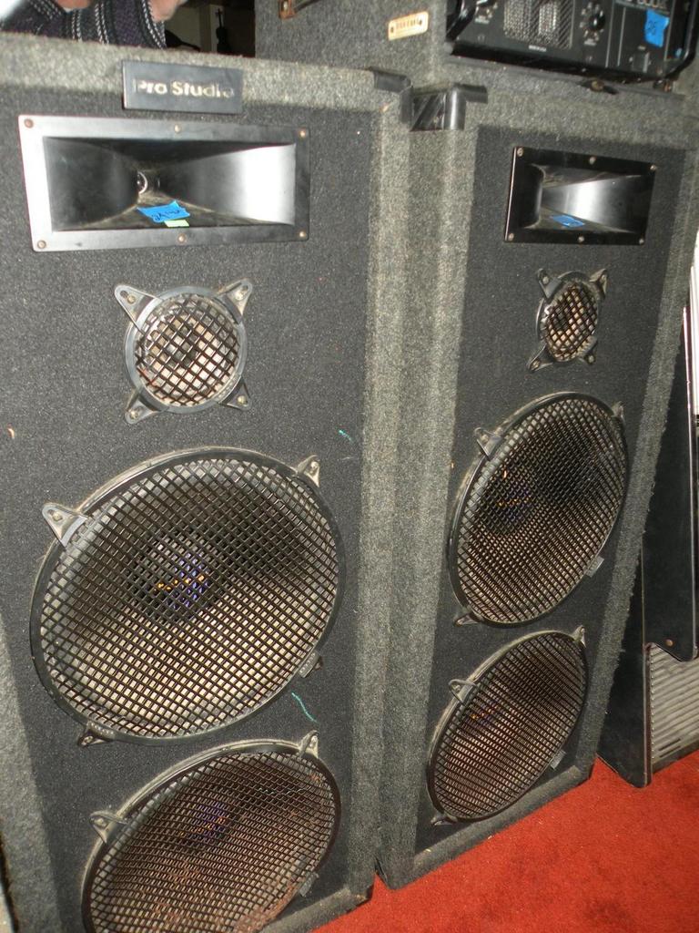 Pro store studio speakers