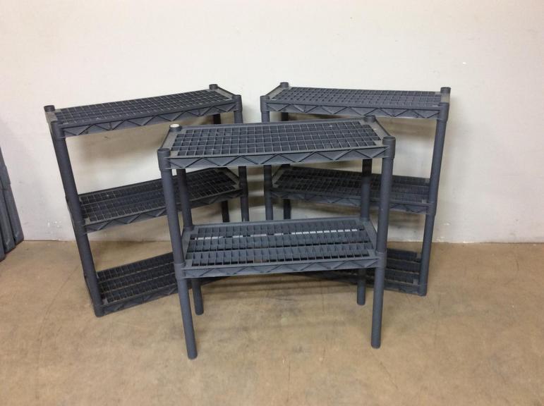 Auction Ohio Plastic Shelves